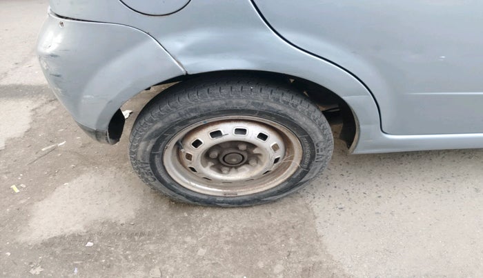 2011 Chevrolet Spark LT 1.0, Petrol, Manual, 1,06,605 km, tyre