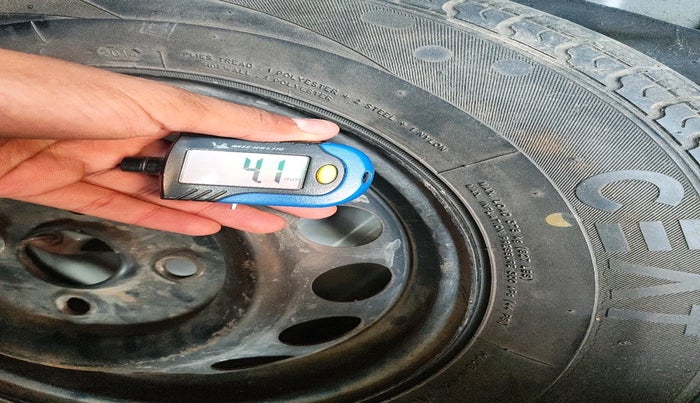 2014 Maruti Alto 800 LXI, Petrol, Manual, 25,384 km, tyre