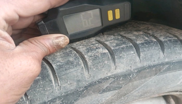 2011 Maruti Eeco 5 STR WITH A/C+HTR, Petrol, Manual, 1,68,112 km, tyre