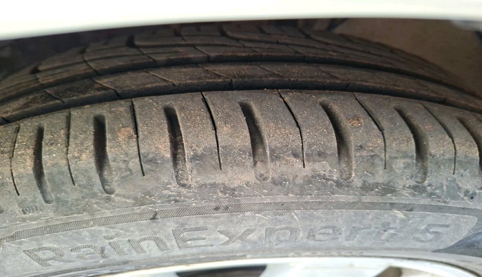 2017 Volkswagen Ameo HIGHLINE1.2L, Petrol, Manual, 66,043 km, tyre