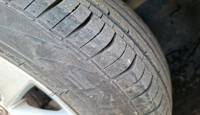 2017 Volkswagen Ameo HIGHLINE1.2L, Petrol, Manual, 66,043 km, tyre