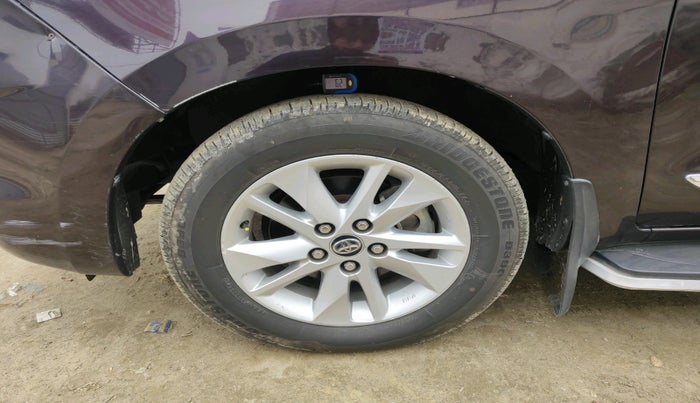 2017 Toyota Innova Crysta 2.4 G 7 STR, Diesel, Manual, 91,383 km, tyre