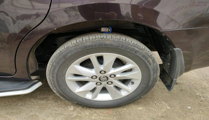 2017 Toyota Innova Crysta 2.4 G 7 STR, Diesel, Manual, 91,383 km, tyre