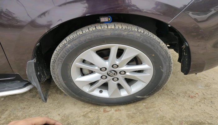 2017 Toyota Innova Crysta 2.4 G 7 STR, Diesel, Manual, 91,383 km, tyre