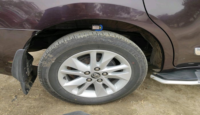 2017 Toyota Innova Crysta 2.4 G 7 STR, Diesel, Manual, 91,383 km, tyre