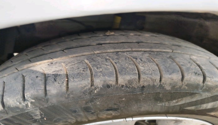 2014 Maruti Ertiga ZDI, Diesel, Manual, 2,82,837 km, tyre