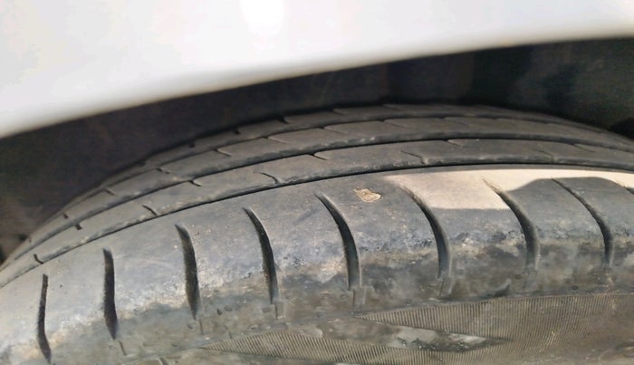 2014 Maruti Ertiga ZDI, Diesel, Manual, 2,82,837 km, tyre