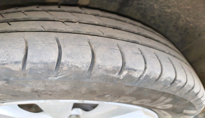 2014 Maruti Ertiga ZDI, Diesel, Manual, 2,82,837 km, tyre