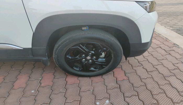 2023 Maruti BREZZA ZXI SMART HYBRID , Petrol, Manual, 24,387 km, tyre