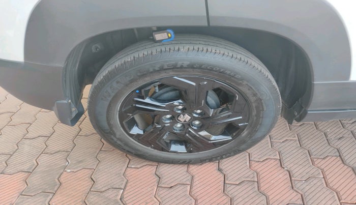 2023 Maruti BREZZA ZXI SMART HYBRID , Petrol, Manual, 24,387 km, tyre