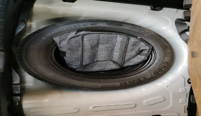 2020 KIA SONET HTX 1.5, Diesel, Manual, 80,706 km, tyre