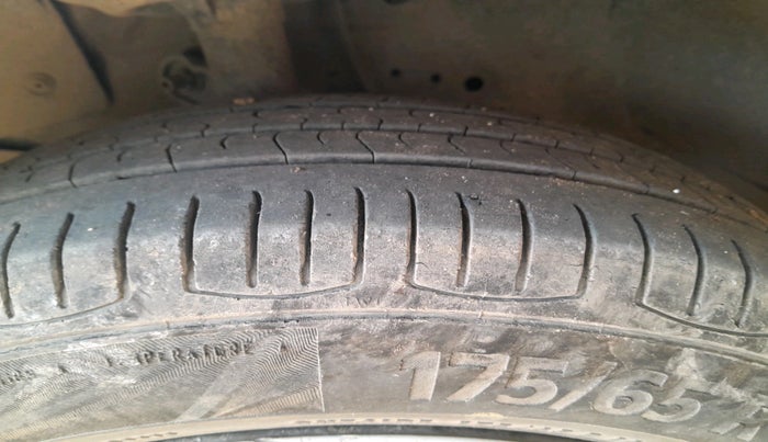 2015 Honda Amaze 1.2L I-VTEC S, Petrol, Manual, 1,06,151 km, tyre