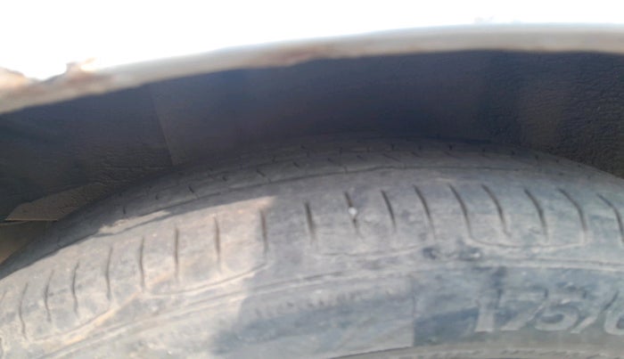 2015 Honda Amaze 1.2L I-VTEC S, Petrol, Manual, 1,06,151 km, tyre