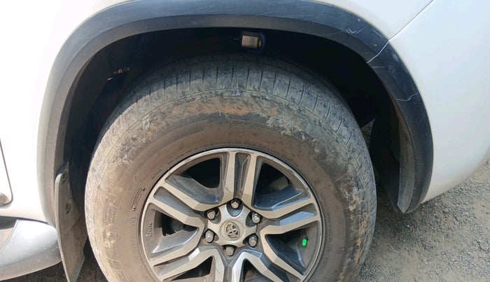 2017 Toyota Fortuner 2.8 4X2 AT, Diesel, Automatic, 1,36,716 km, tyre