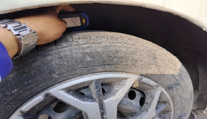 2012 Honda Brio S(O) MT, Petrol, Manual, 1,07,052 km, tyre