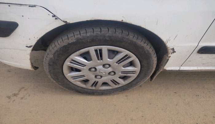 2011 Hyundai Santro Xing GLS, Petrol, Manual, 1,54,575 km, tyre