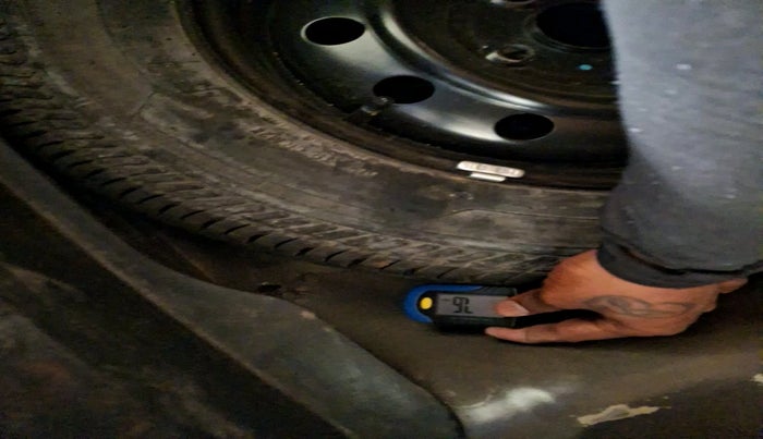 2015 Maruti Swift Dzire ZDI, Diesel, Manual, 1,78,945 km, tyre