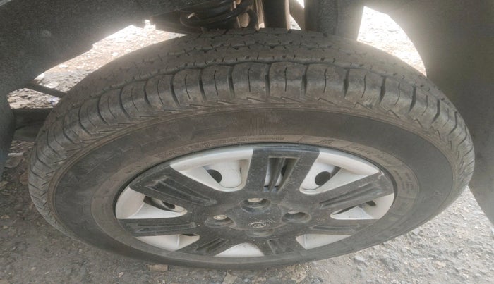 2025 Maruti Eeco 5 Str Ac CNG (O) , Petrol, Manual, 3,988 km, tyre