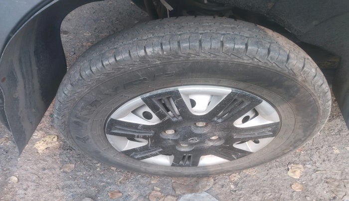 2025 Maruti Eeco 5 Str Ac CNG (O) , Petrol, Manual, 3,988 km, tyre