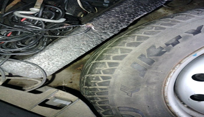 2012 Maruti Wagon R 1.0 LXI, Petrol, Manual, 74,546 km, tyre