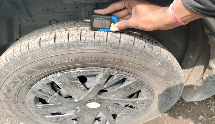 2015 Maruti Swift VXI, Petrol, Manual, 1,14,107 km, tyre