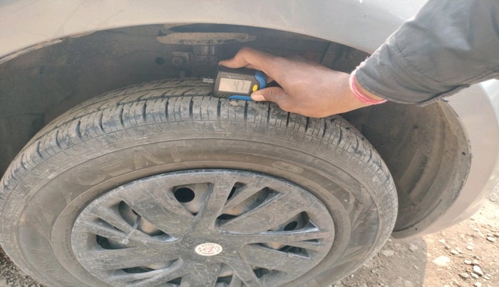 2015 Maruti Swift VXI, Petrol, Manual, 1,14,107 km, tyre