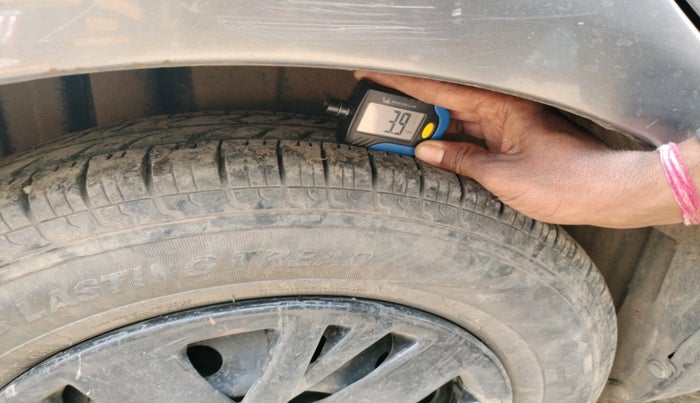 2015 Maruti Swift VXI, Petrol, Manual, 1,14,107 km, tyre