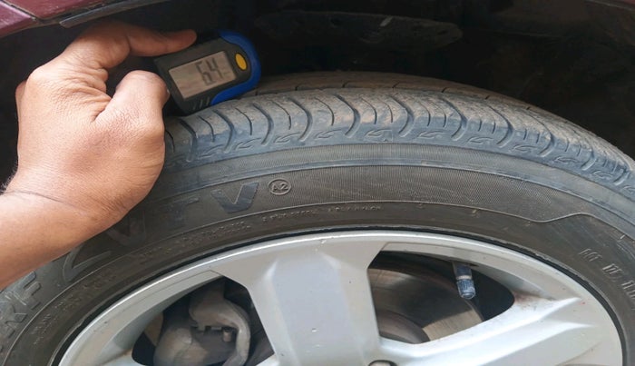 2012 Honda City 1.5L I-VTEC S MT, Petrol, Manual, 1,06,976 km, tyre