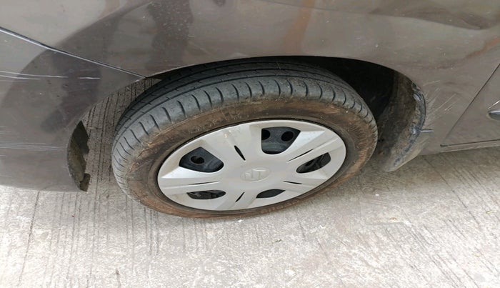 2015 Maruti Wagon R 1.0 VXI, Petrol, Manual, 1,39,423 km, tyre
