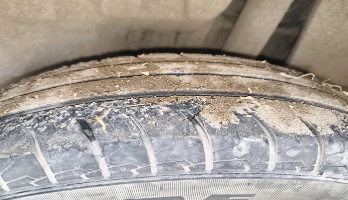 2024 Maruti Swift VXI, Petrol, Manual, 39,977 km, tyre