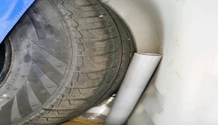 2024 Maruti Swift VXI, Petrol, Manual, 39,977 km, tyre