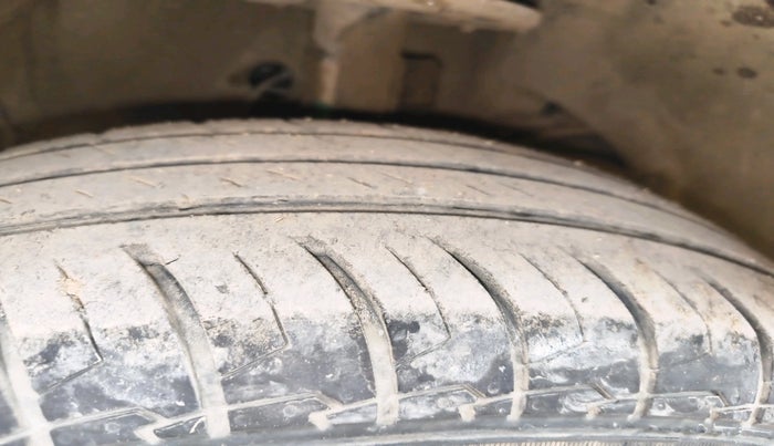 2024 Maruti Swift VXI, Petrol, Manual, 39,977 km, tyre