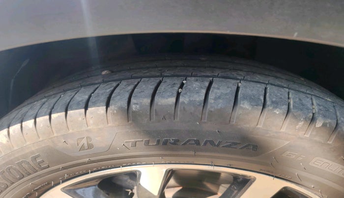 2018 Mahindra XUV500 W11, Diesel, Manual, 1,64,236 km, tyre