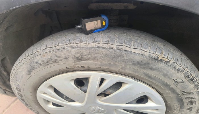 2015 Maruti Swift VXI, Petrol, Manual, 43,265 km, tyre