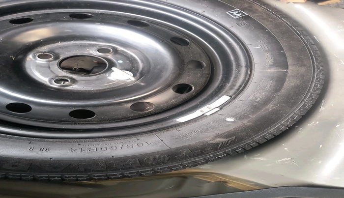 2015 Maruti Swift VXI, Petrol, Manual, 43,265 km, tyre