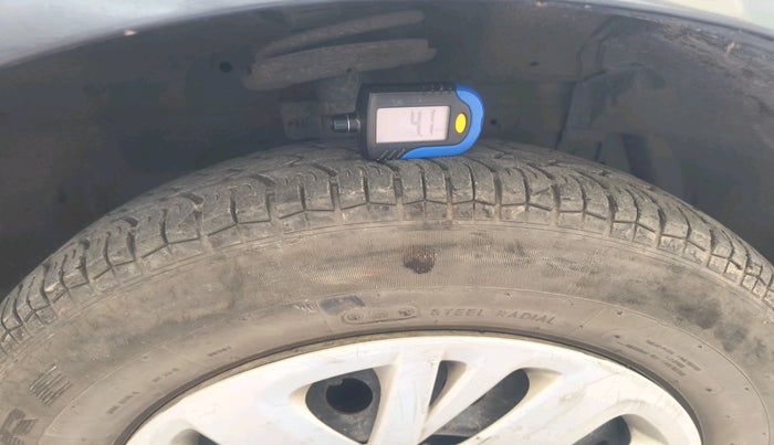 2015 Maruti Swift VXI, Petrol, Manual, 43,265 km, tyre