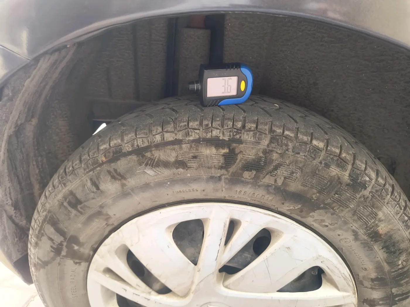 2015 Maruti Swift VXI, Petrol, Manual, 43,400 km, tyre