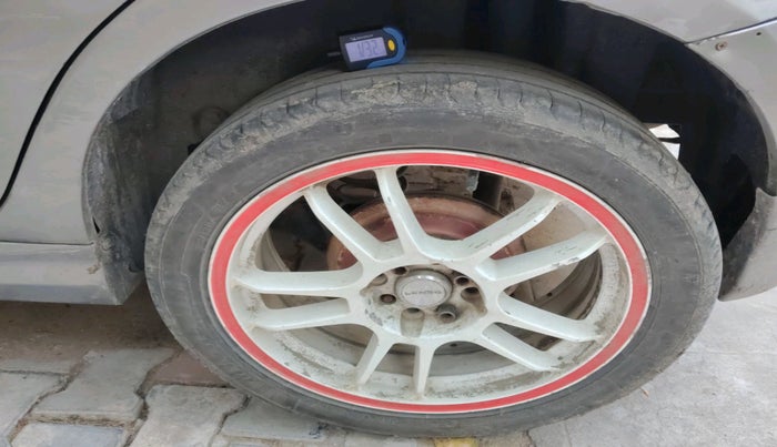 2012 Maruti Swift VDI, Diesel, Manual, 2,39,723 km, tyre