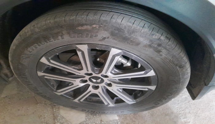 2024 Mahindra XUV700 AX 7 LUXURY D MT 7 STR, Diesel, Manual, 31,151 km, tyre