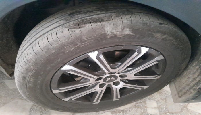 2024 Mahindra XUV700 AX 7 LUXURY D MT 7 STR, Diesel, Manual, 31,151 km, tyre