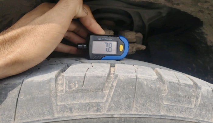 2013 Audi Q5 2.0 TDI QUATTRO, Diesel, Automatic, 1,52,798 km, tyre