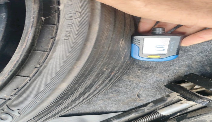 2013 Audi Q5 2.0 TDI QUATTRO, Diesel, Automatic, 1,52,798 km, tyre