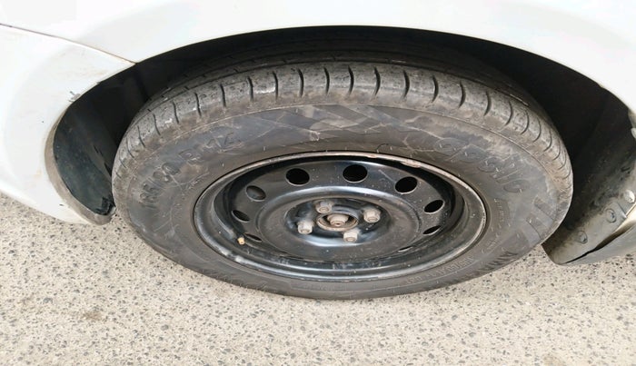 2011 Maruti Swift Dzire VXI, Petrol, Manual, 1,01,802 km, tyre