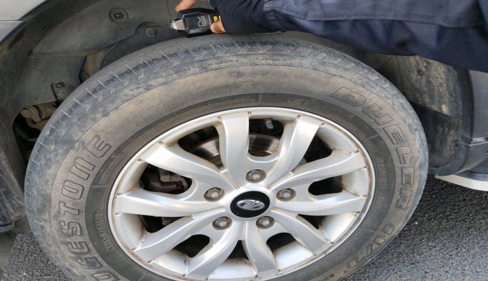 2016 Mahindra XUV500 W10 AT, Diesel, Automatic, 64,308 km, tyre