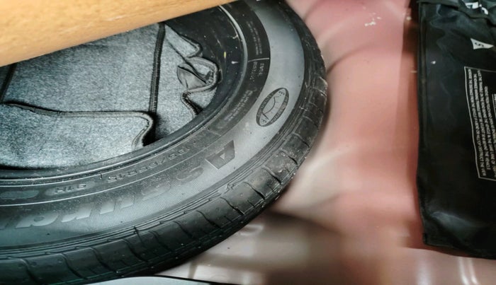 2022 KIA SONET HTX 1.0 DCT, Petrol, Automatic, 31,378 km, tyre