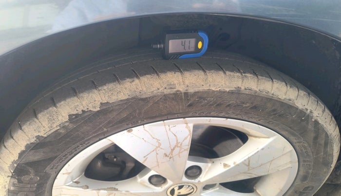 2018 Skoda Octavia STYLE PLUS AT 1.8 TSI, Petrol, Automatic, 1,18,128 km, tyre