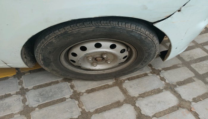 2013 Hyundai i10 ERA 1.1, Petrol, Manual, 1,91,830 km, tyre