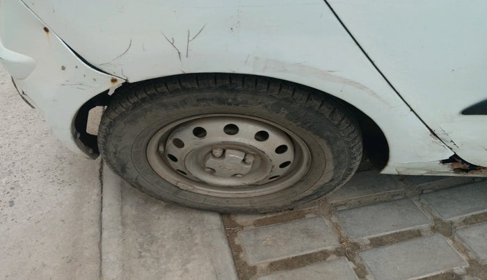 2013 Hyundai i10 ERA 1.1, Petrol, Manual, 1,91,830 km, tyre