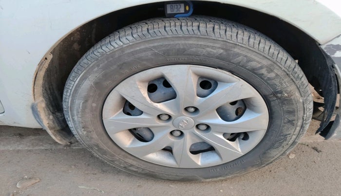 2012 Hyundai i20 MAGNA 1.2, Petrol, Manual, 1,00,120 km, tyre