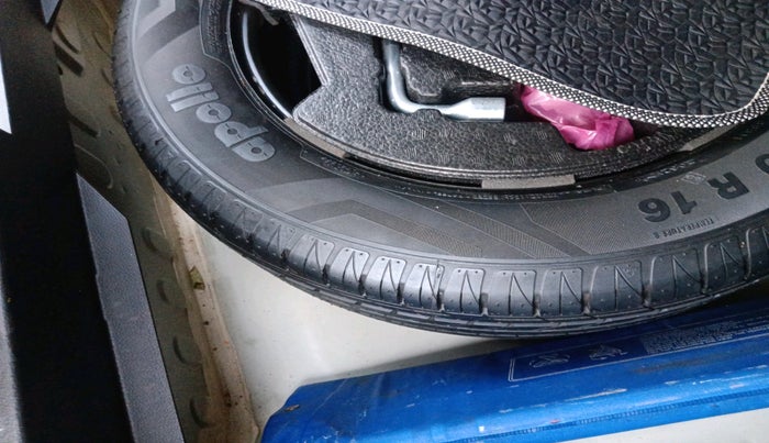 2021 Toyota URBAN CRUISER HIGH GRADE MT, Petrol, Manual, 1,00,654 km, tyre